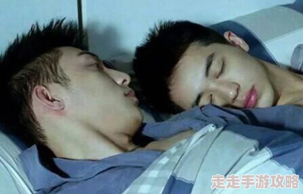 男男大尺度粗暴小黄文：激情碰撞与禁忌欲望交织的故事，带你进入一个前所未有的世界