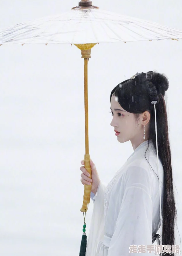 许仙当着白娘子曹小青原文：揭示了古代爱情故事中的复杂情感与人性冲突的深刻内涵