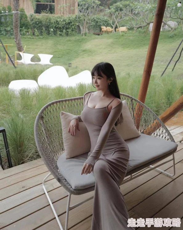 白虎 无码 美妇：惊现绝美人妻，私密视频曝光引发热议，网友纷纷围观评论！