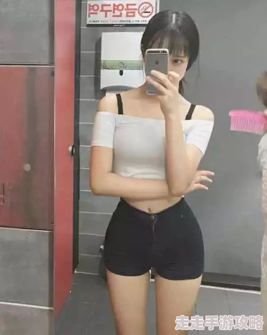 美女扒开尿孔全身100%裸露，展现无与伦比的魅力与自信，引发网友热议和关注！