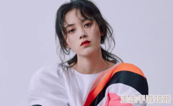 美女发骚视频引发热议，网友纷纷评论其大胆表现，讨论内容涉及美丽与性感的界限