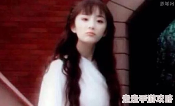 美女发骚视频引发热议，网友纷纷评论其大胆表现，讨论内容涉及美丽与性感的界限