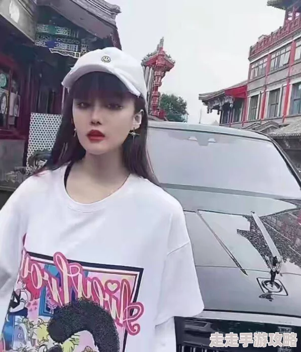 被惩罚用夹子夹y蒂吊起来，近日网络上流传出一段引发热议的视频，引起了众多网友的关注与讨论