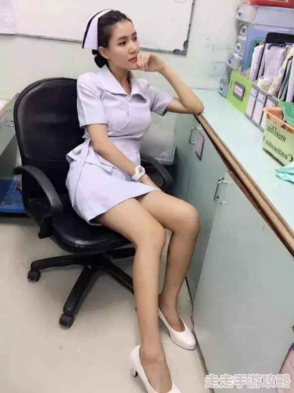 美女要脱全部衣服，近日在社交媒体上引发热议，网友们纷纷发表看法，讨论这一行为的背后意义与影响
