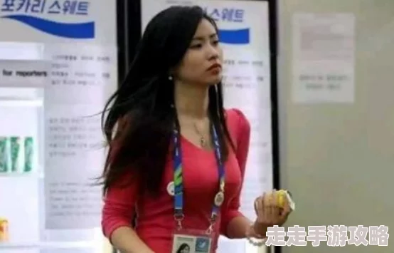 美女要脱全部衣服，近日在社交媒体上引发热议，网友们纷纷发表看法，讨论这一行为的背后意义与影响