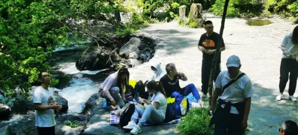 婷婷综合七月激情啪啪：最新动态揭示了七月的热情活动，吸引了众多网友的关注与讨论
